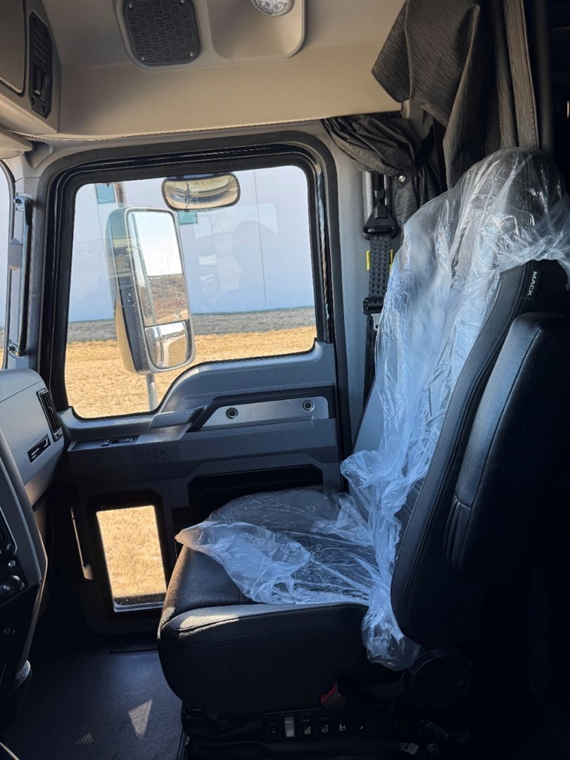 2020 MACK AN64T - USED TRUCKS SLEEPER - image 17